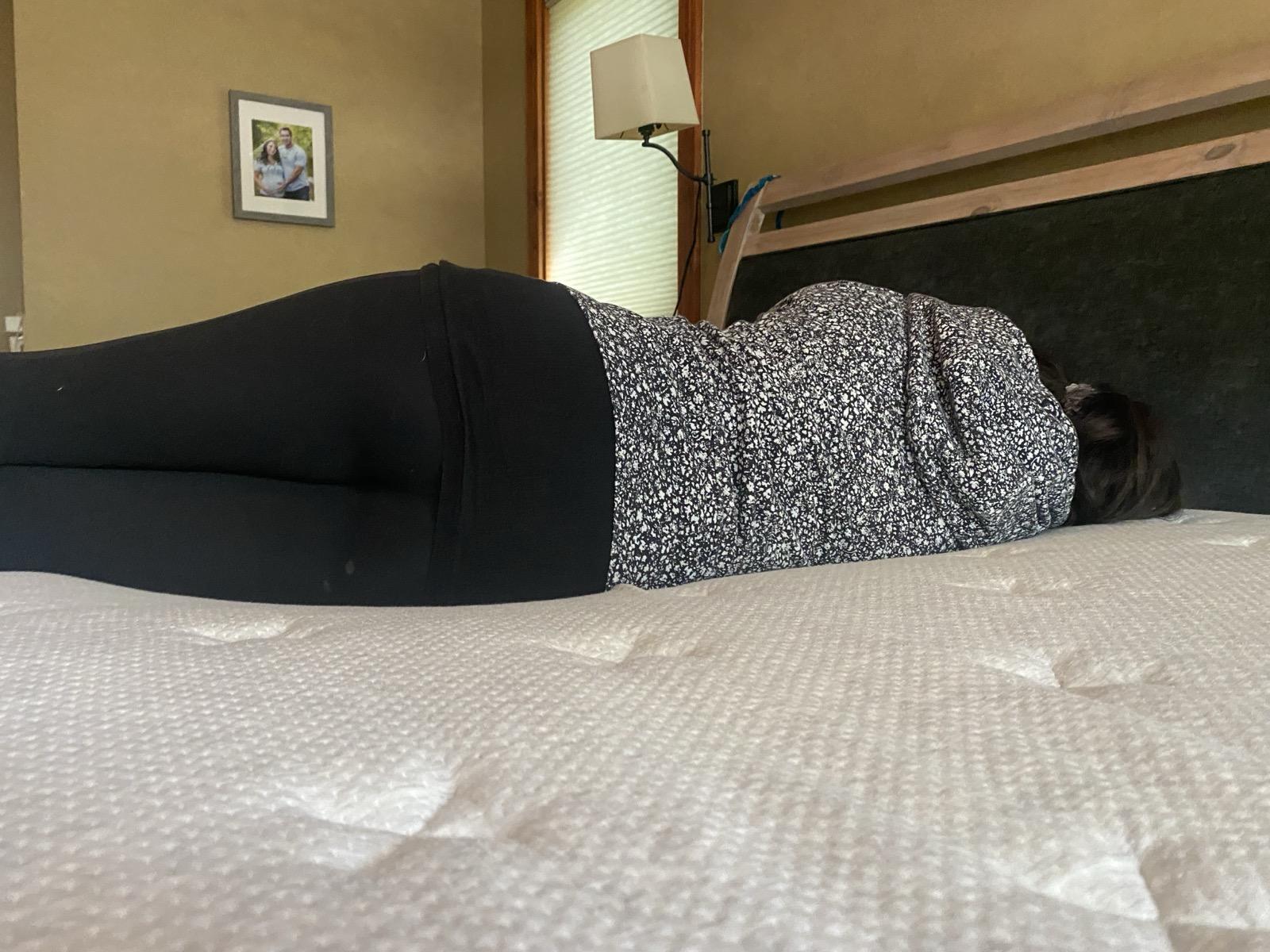 Side sleeping test on Helix Midnight Luxe